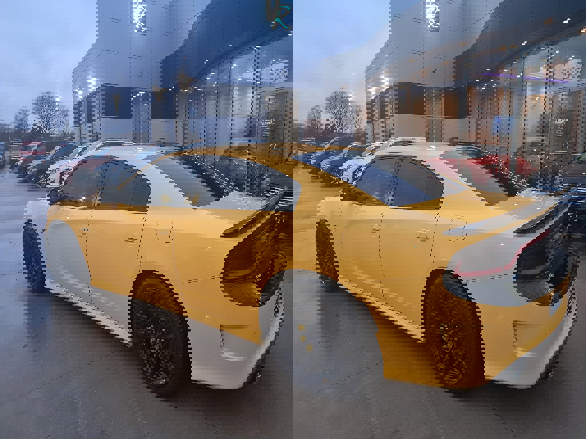 Used 2017 Dodge Charger R/T image 9