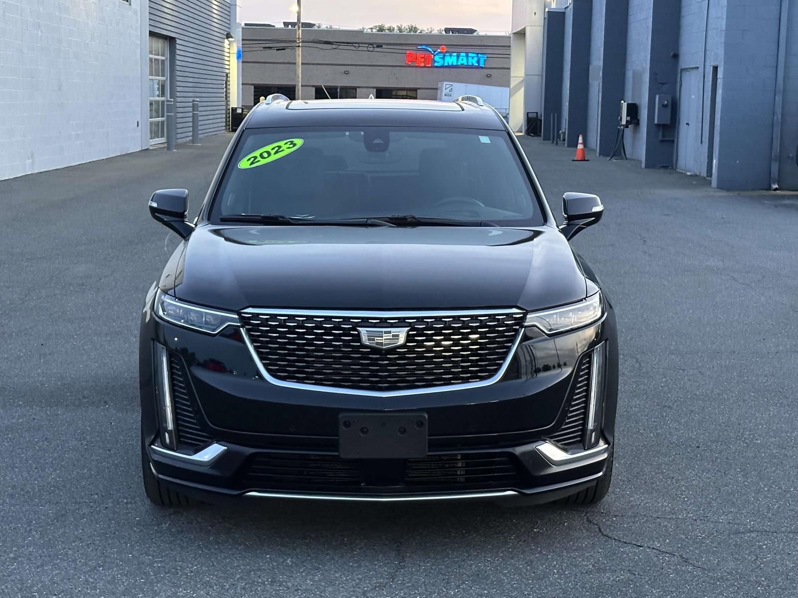 Used 2023 Cadillac XT6 Premium Luxury w/ Technology Package image 8