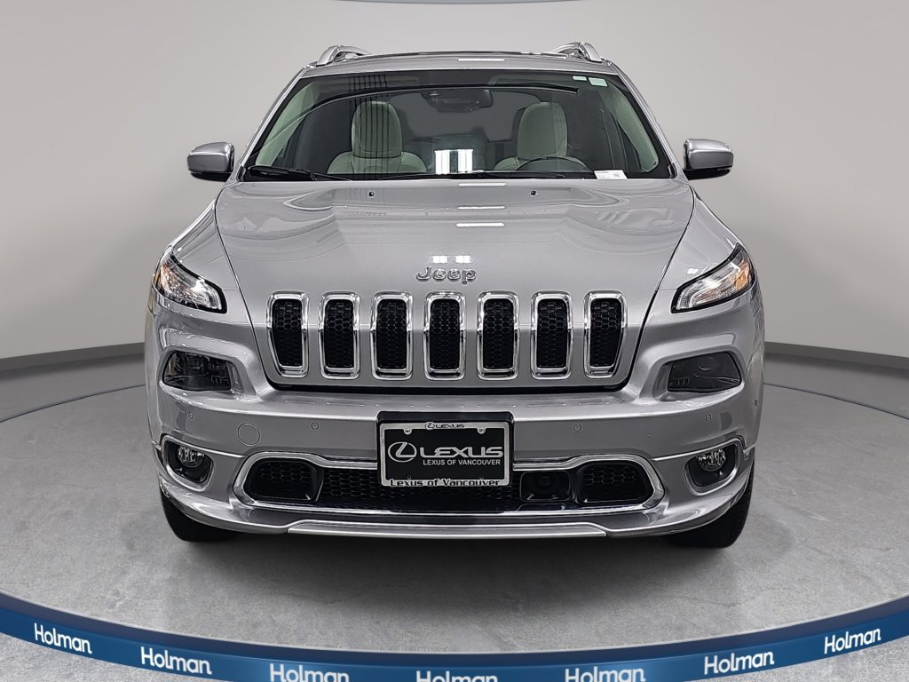 Used 2017 Jeep Cherokee Overland w/ Technology Group AWD/4WD image 3