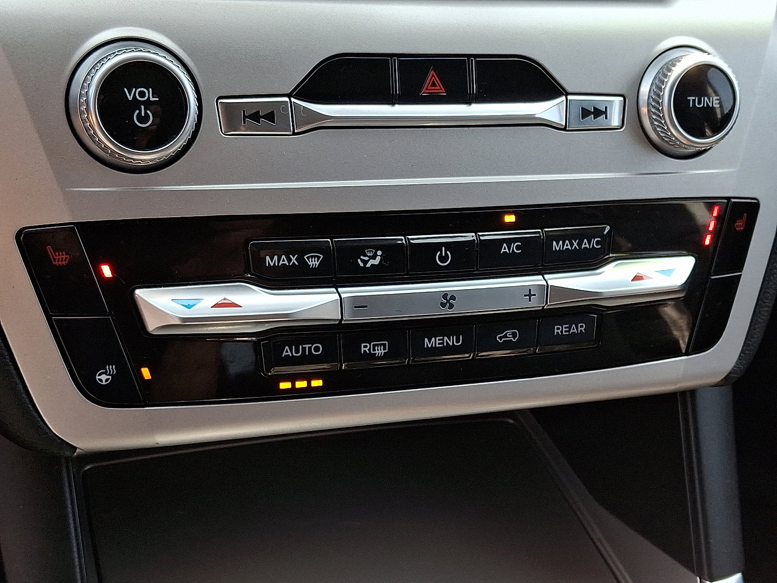 Certified 2022 Ford Explorer XLT w/ Equipment Group 202A image 15