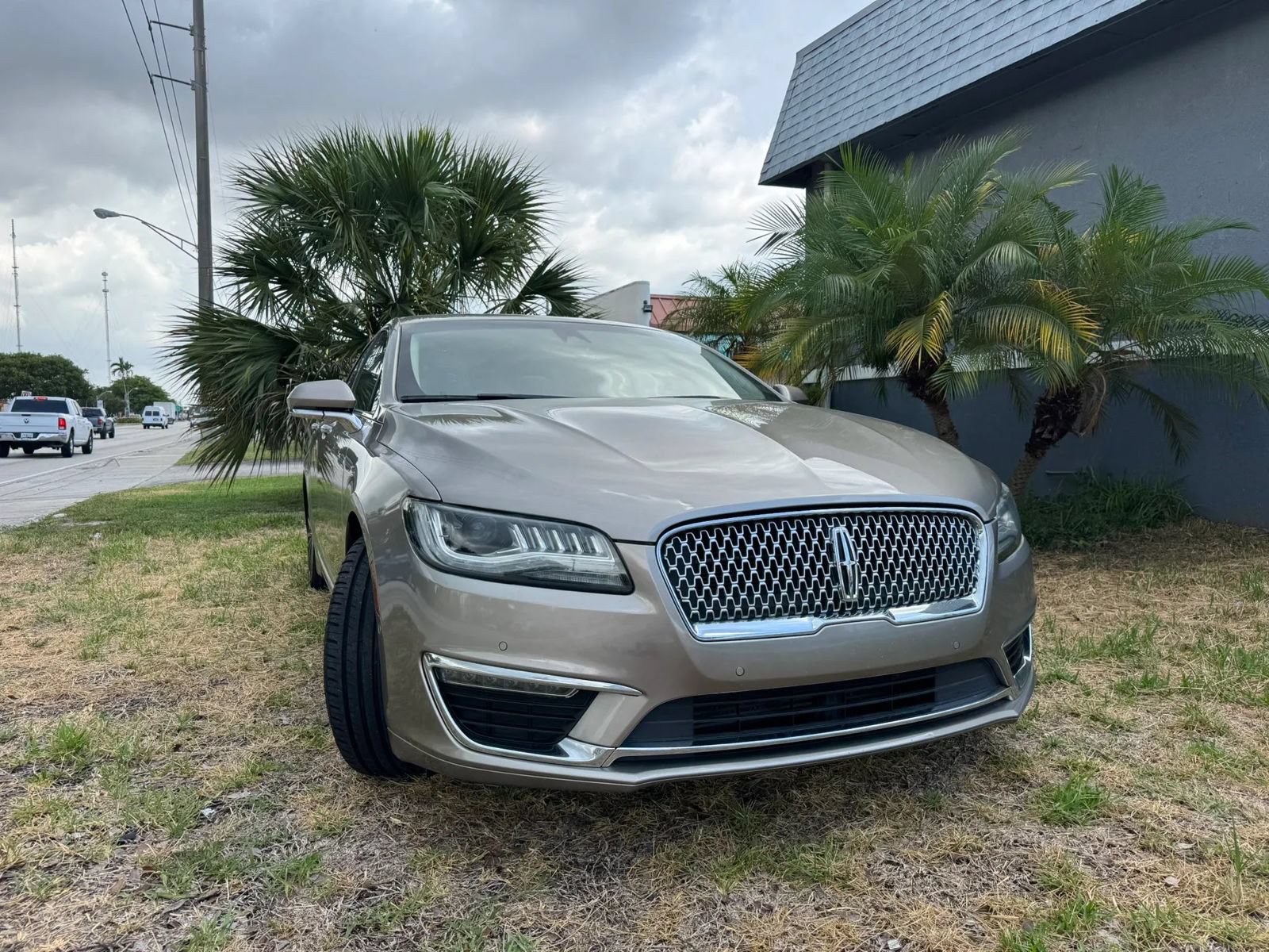 Used 2018 Lincoln MKZ Reserve w/ Technology Package FWD image 2