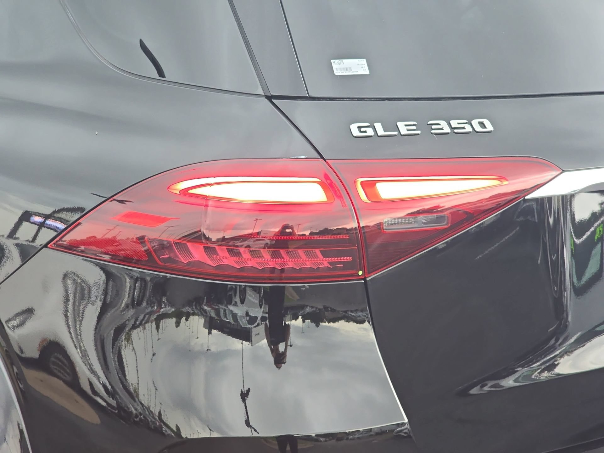 Used 2024 Mercedes-Benz GLE 350 4MATIC w/ AMG Line Exterior image 33