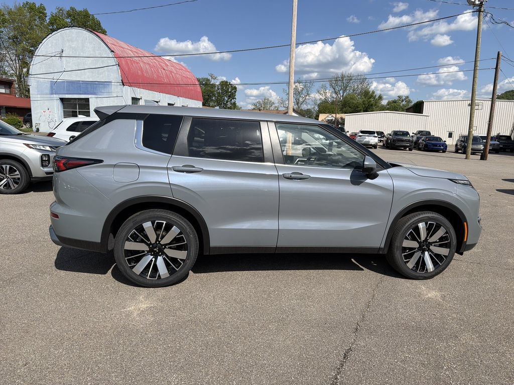 New 2026 Mitsubishi Outlander SE AWD/4WD image 3