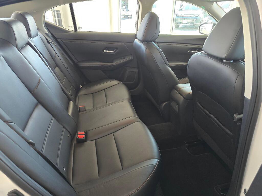 Used 2023 Nissan Sentra SR w/ SR Premium Package image 40