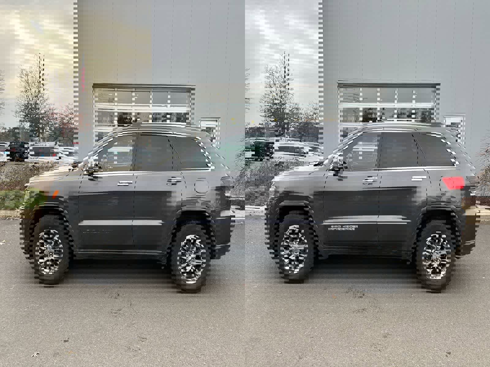 Used 2015 Jeep Grand Cherokee Limited w/ Trailer Tow Group IV image 2