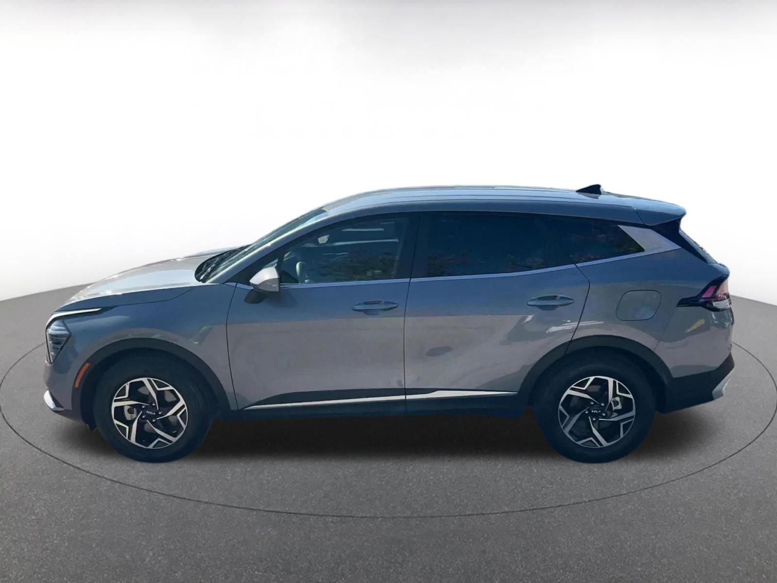 Used 2025 Kia Sportage LX FWD image 9