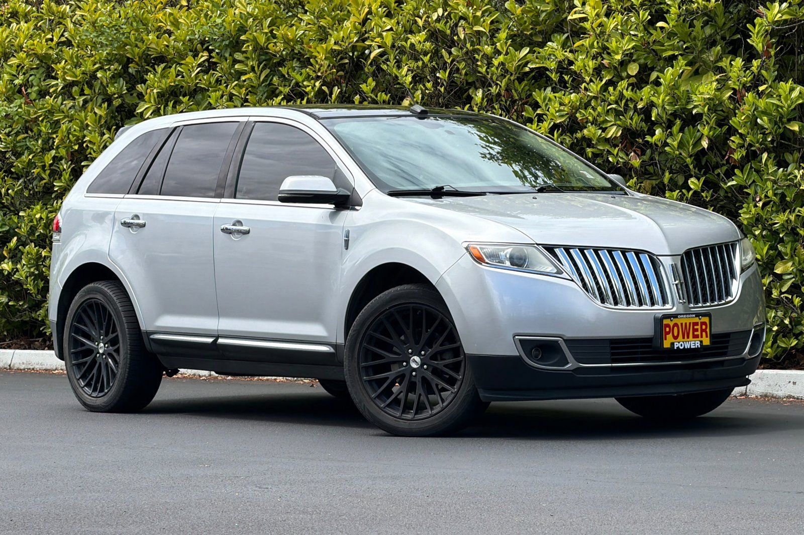 Used 2012 Lincoln MKX AWD image 2