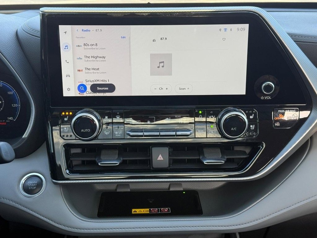 Certified 2025 Toyota Highlander Platinum image 17