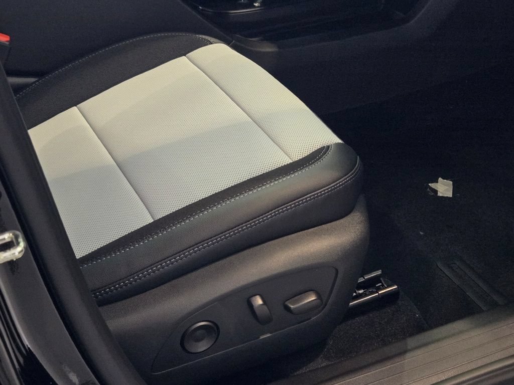 New 2026 Chevrolet Equinox EV LT w/ Convenience Package II FWD image 6
