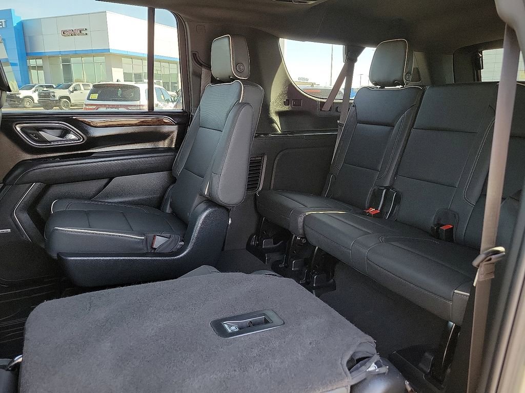 Used 2023 Chevrolet Suburban Premier image 16