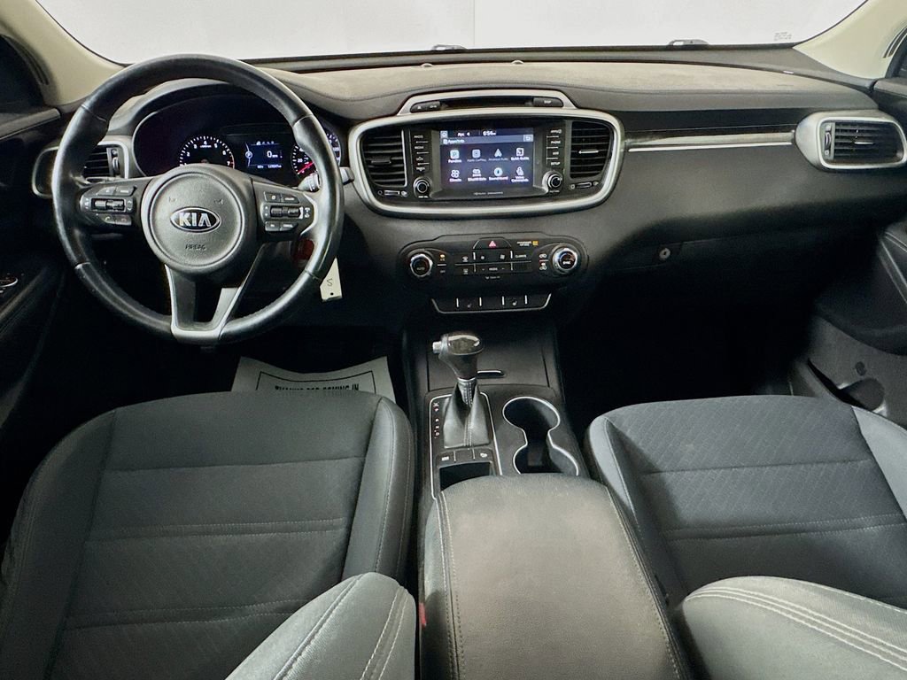 Used 2017 Kia Sorento LX w/ LX Convenience Package image 24