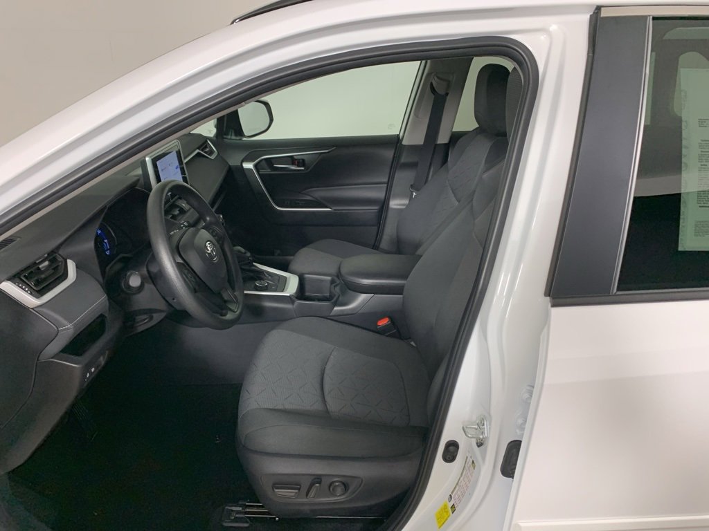 Used 2025 Toyota RAV4 XLE image 28