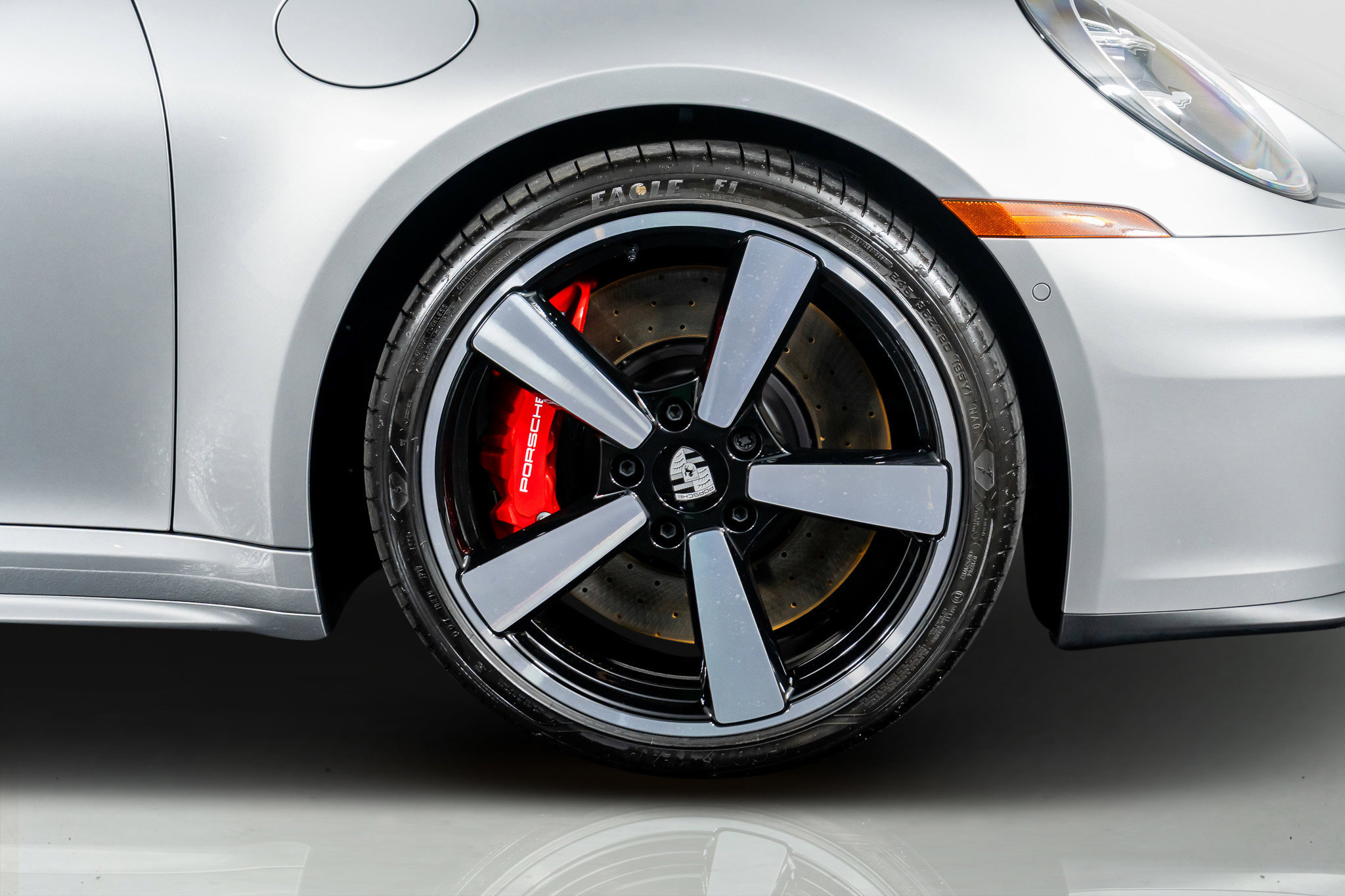 Used 2025 Porsche 911 Carrera S w/ Premium Package RWD image 13
