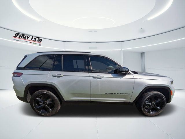 New 2025 Jeep Grand Cherokee Altitude image 2