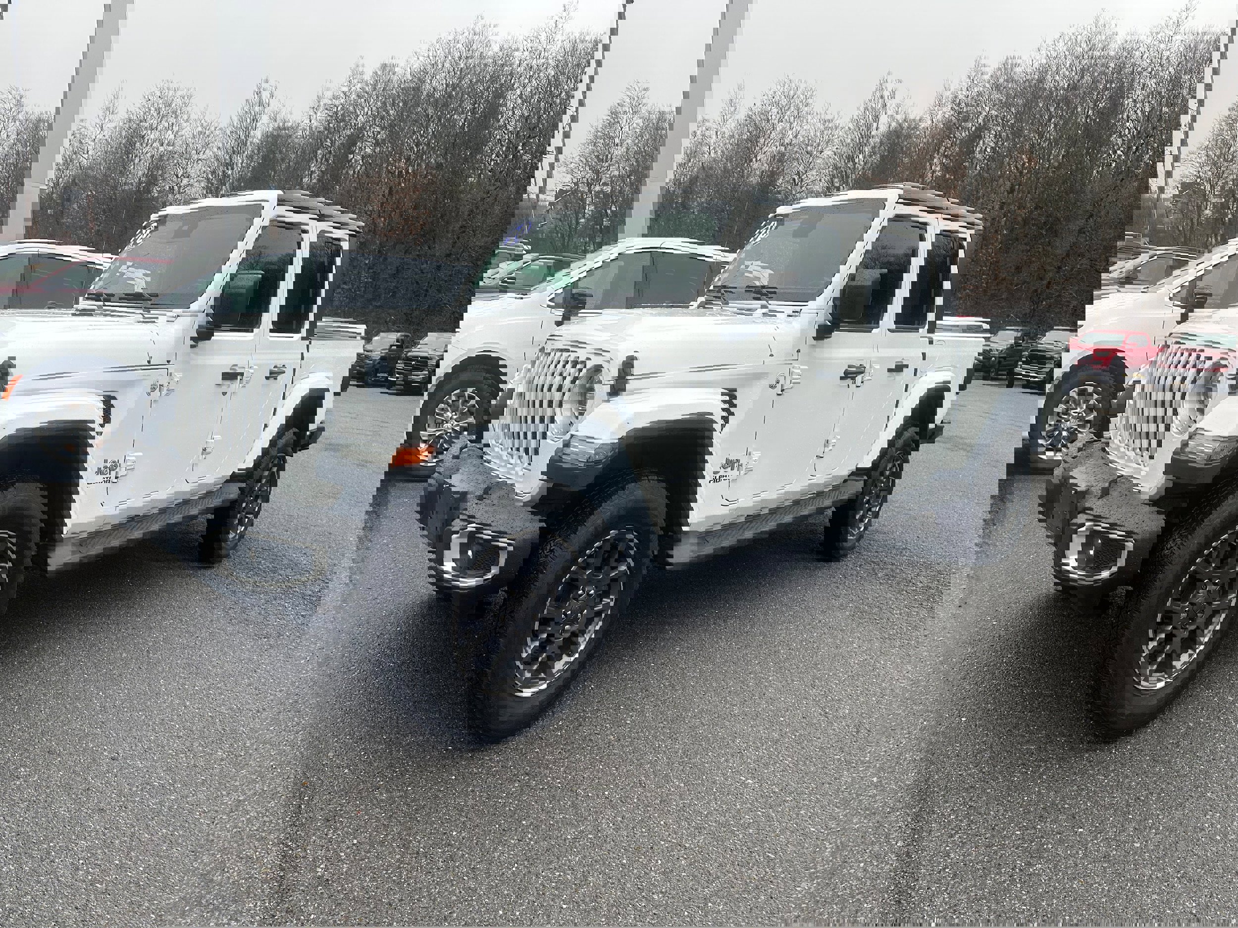 Used 2020 Jeep Gladiator Overland image 2