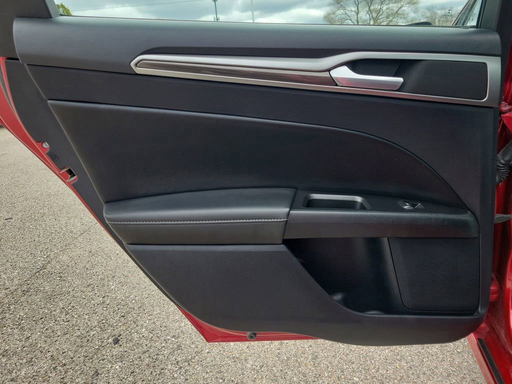 Used 2020 Ford Fusion SEL FWD image 8