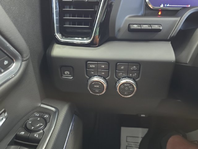 Certified 2026 GMC Sierra 1500 Denali w/ Denali Reserve Package AWD/4WD image 21