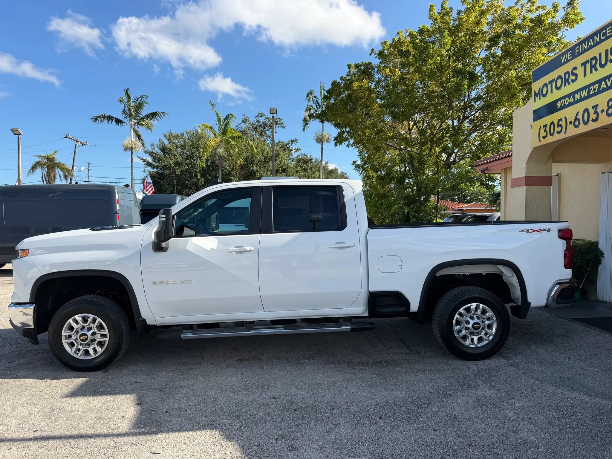 Used 2025 Chevrolet Silverado 2500 LT w/ Convenience Package AWD/4WD image 2