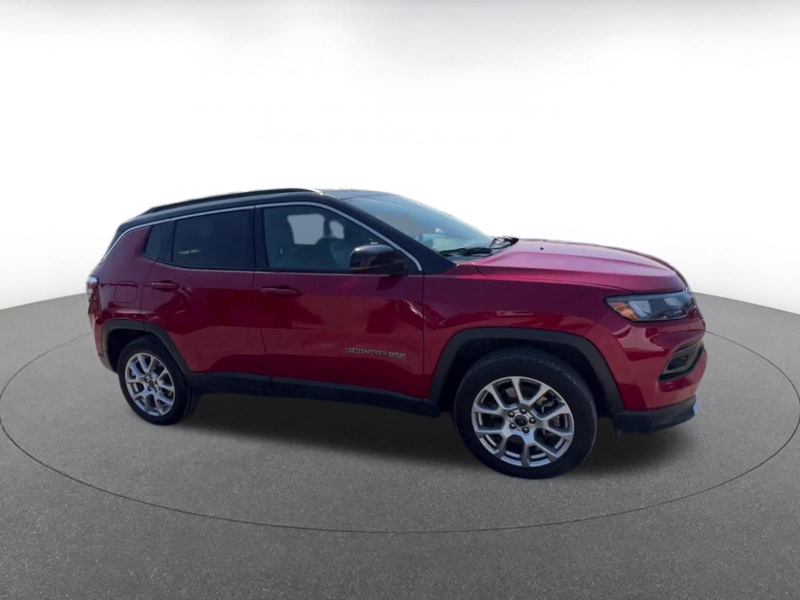 Used 2025 Jeep Compass Limited AWD/4WD image 2