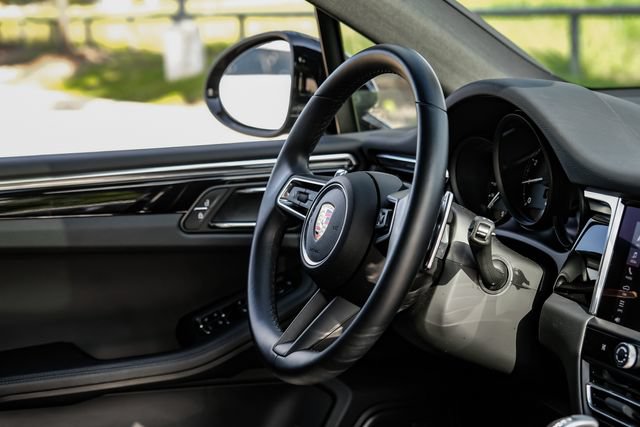 Used 2025 Porsche Macan AWD/4WD image 18