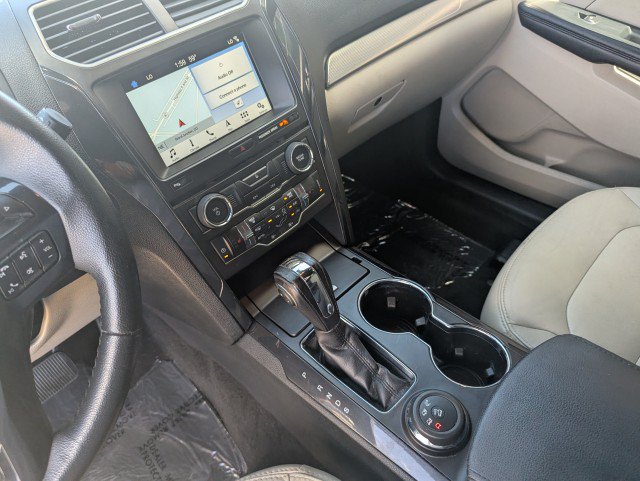 Used 2018 Ford Explorer XLT w/ Equipment Group 202A AWD/4WD image 18