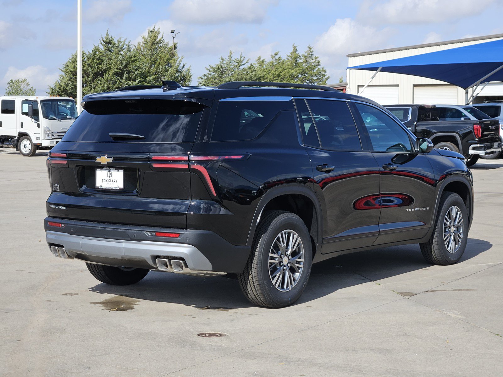New 2027 Chevrolet Traverse LT w/ Driver Confidence Package FWD image 4