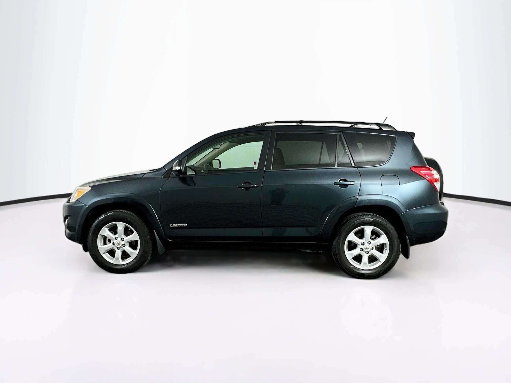 Used 2011 Toyota RAV4 Limited w/ Limited Extra Value Pkg AWD/4WD image 4