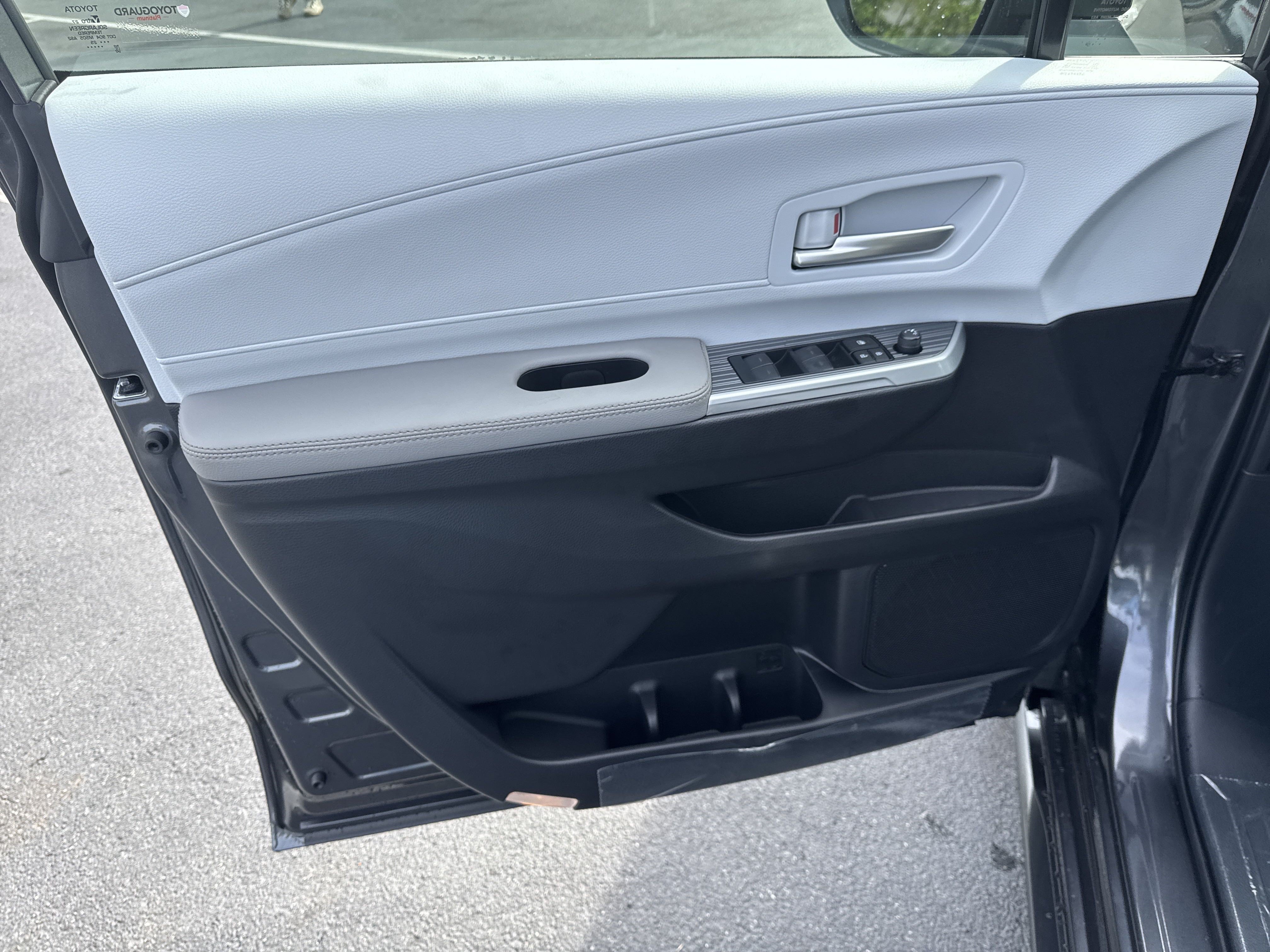 New 2025 Toyota Sienna XLE FWD image 24