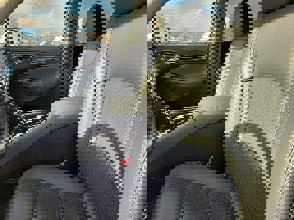 Used 2021 Buick Enclave Essence image 18