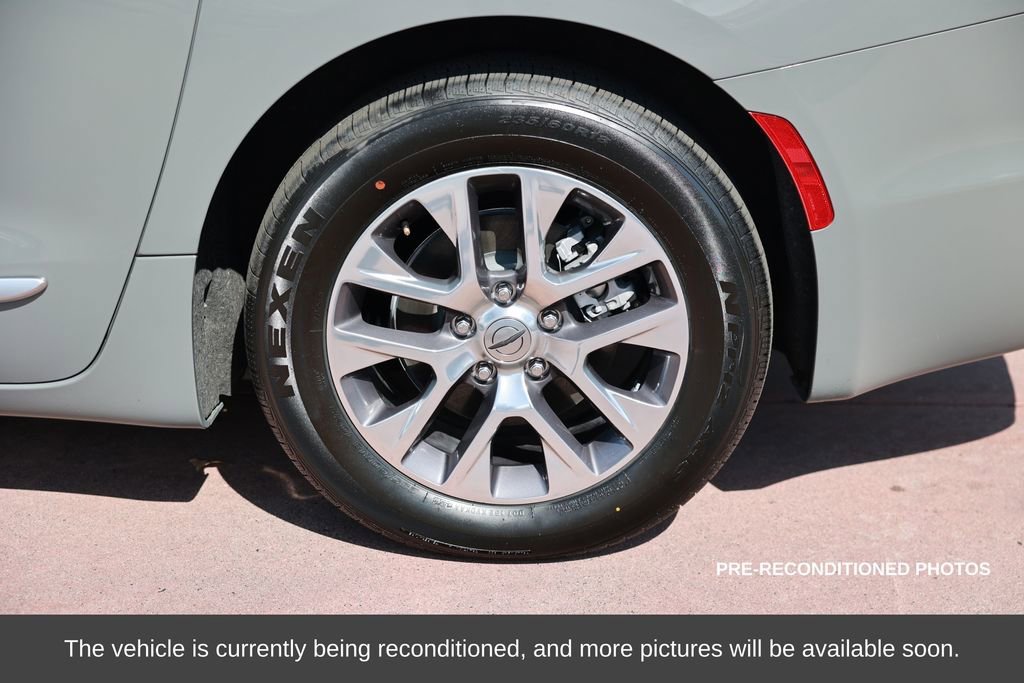 Used 2023 Chrysler Pacifica Pinnacle image 10
