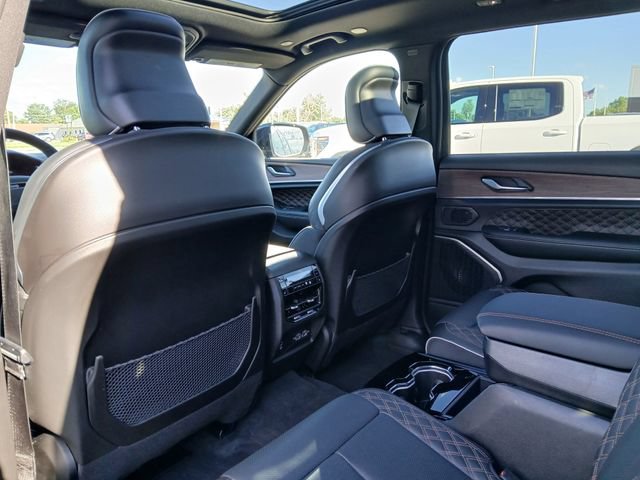 Used 2025 Jeep Grand Cherokee L Summit w/ Obsidian Package AWD/4WD image 13