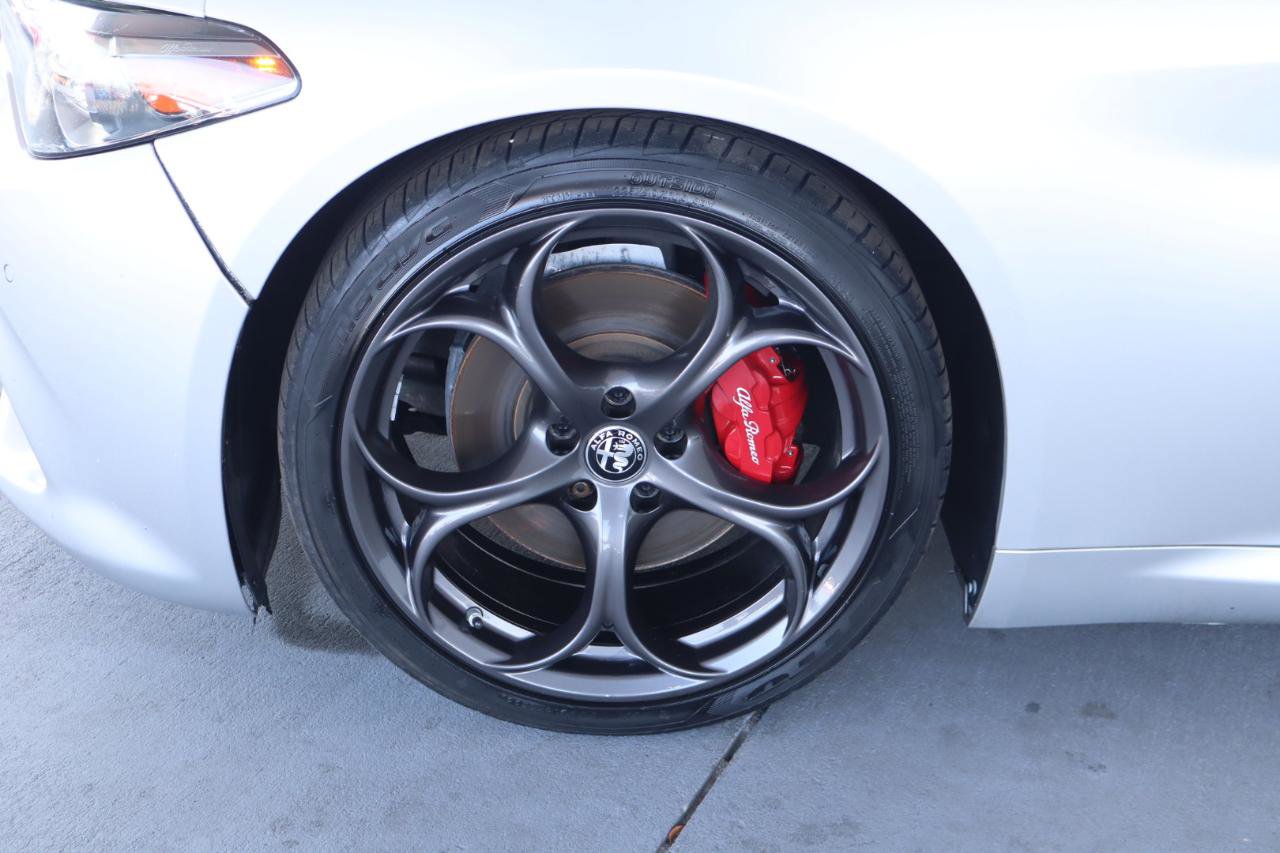 Used 2019 Alfa Romeo Giulia RWD image 12