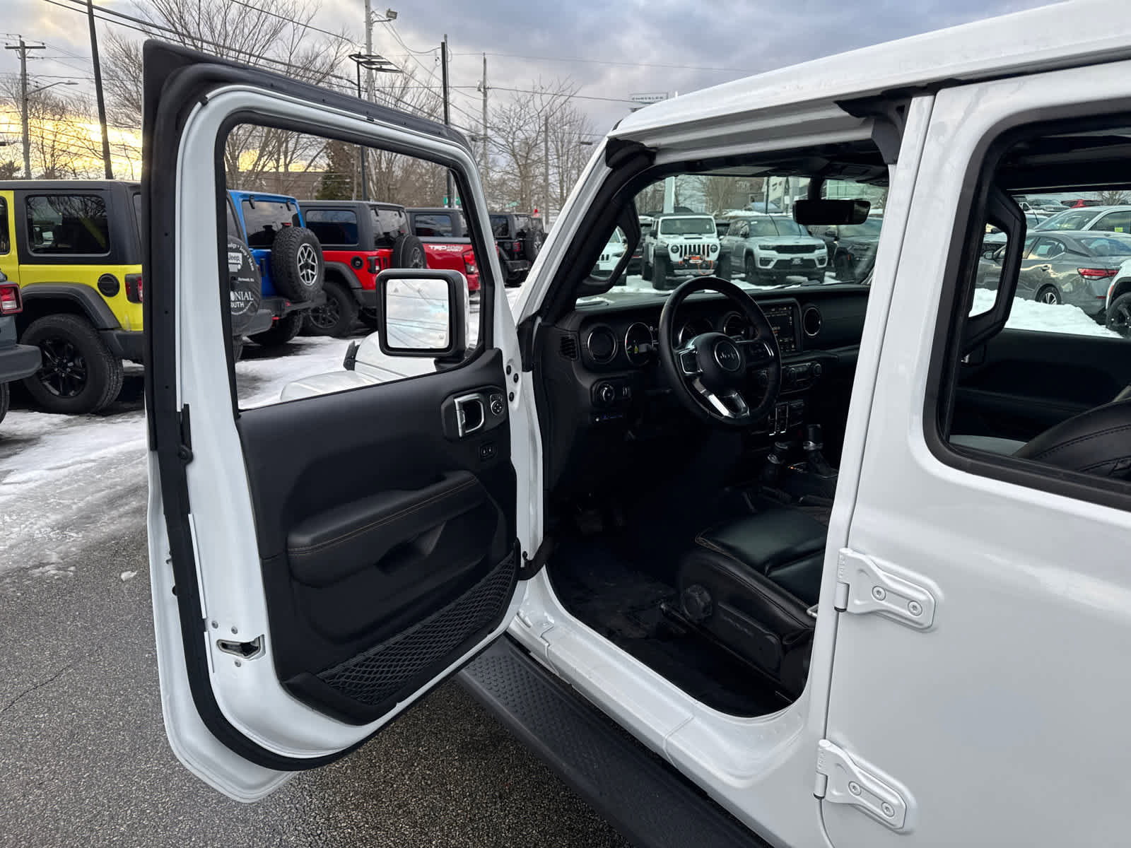 Used 2023 Jeep Wrangler Unlimited Sahara image 10