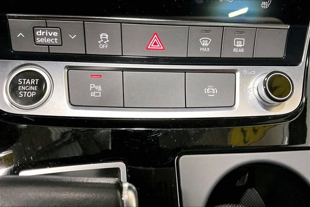 Used 2023 Audi Q7 3.0T Premium w/ Convenience Package AWD/4WD image 18