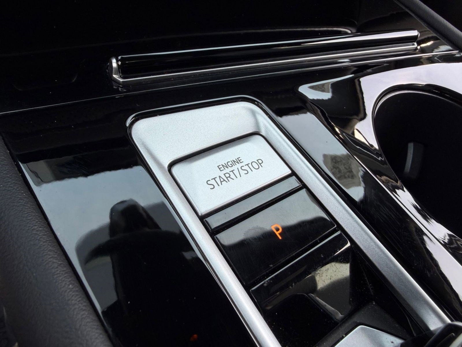 Certified 2024 Volkswagen Atlas Cross Sport SEL R-Line image 24