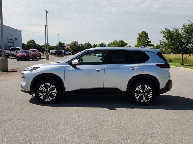 Used 2023 Nissan Rogue SV image 4