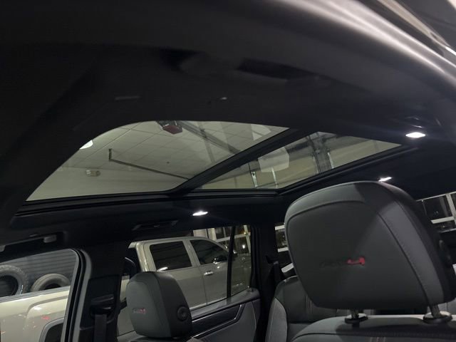 Used 2024 GMC Acadia AT4 w/ Luxury Package AWD/4WD image 25