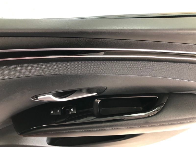 Used 2023 Hyundai Tucson Limited image 16