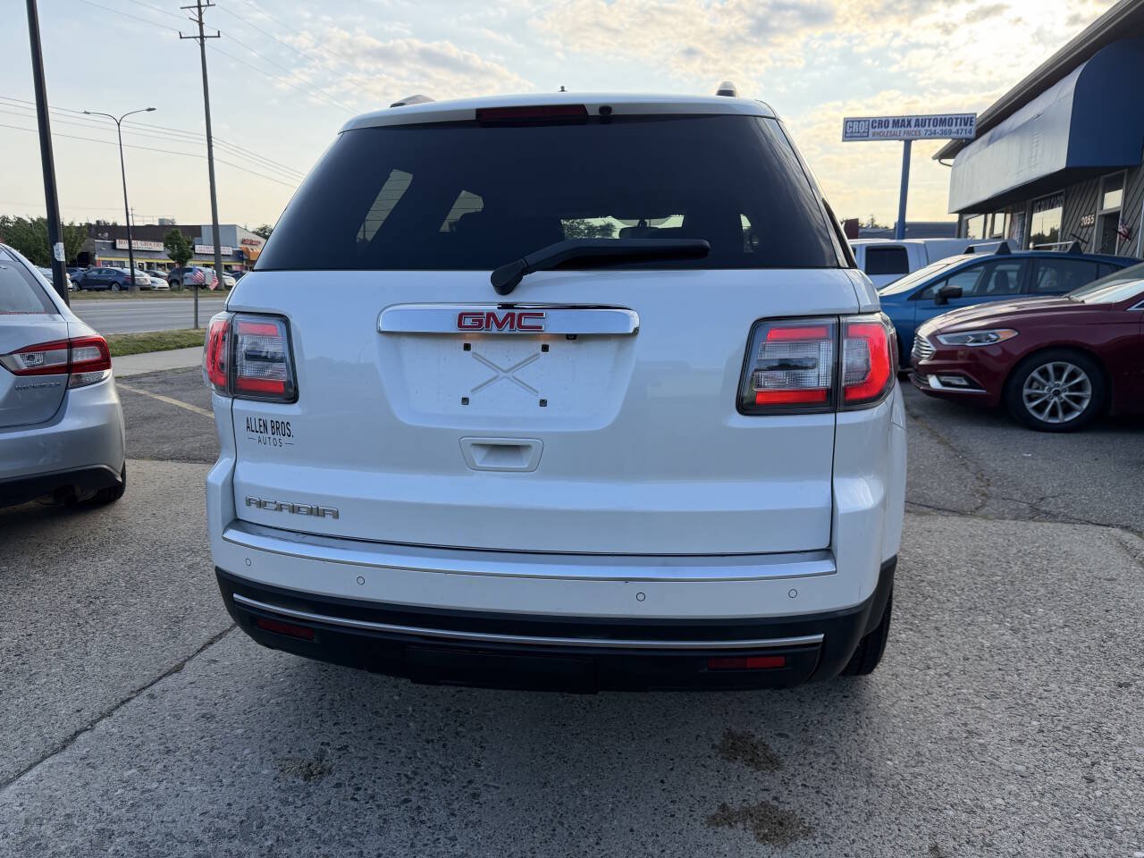 Used 2016 GMC Acadia SLE FWD image 18