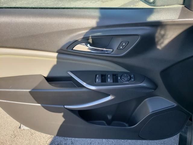 Used 2025 Chevrolet Trax ACTIV w/ Driver Confidence Package image 11