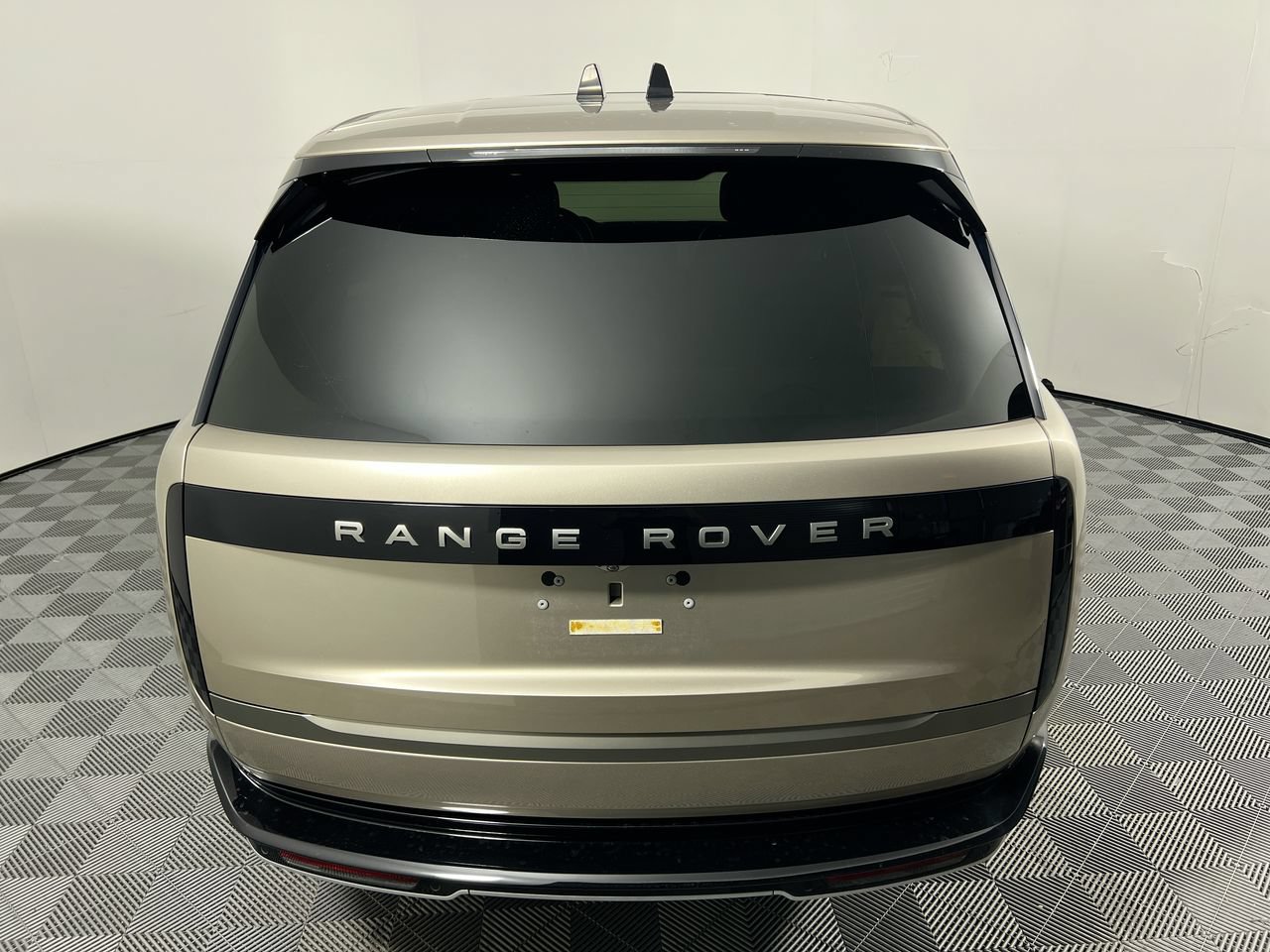 Used 2024 Land Rover Range Rover Long Wheelbase SE AWD/4WD image 4
