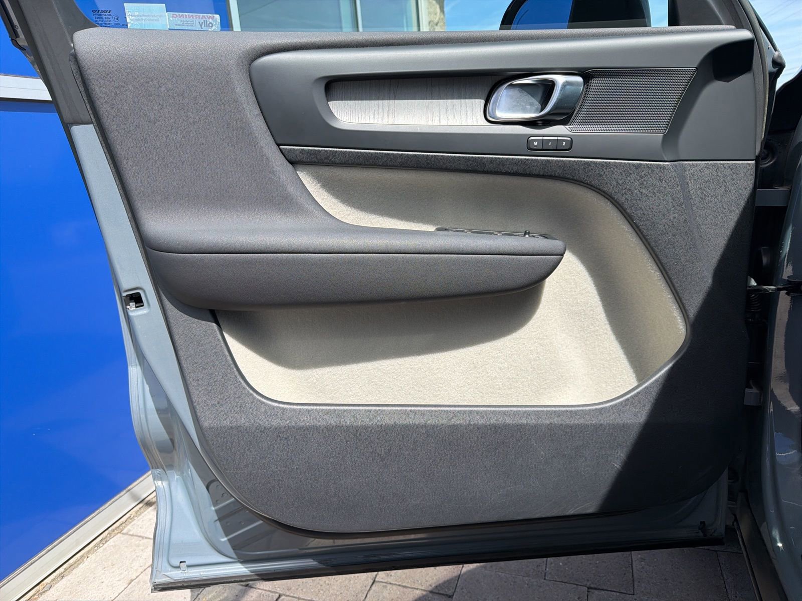 Used 2023 Volvo XC40 B5 Plus w/ Protection Package Premier image 18