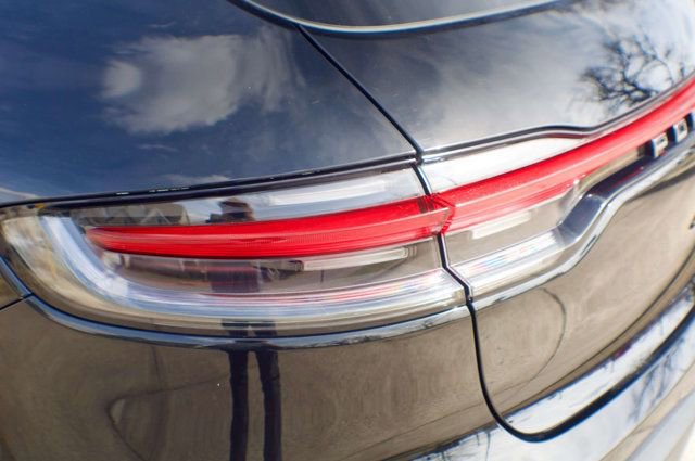 Used 2022 Porsche Macan AWD/4WD image 10