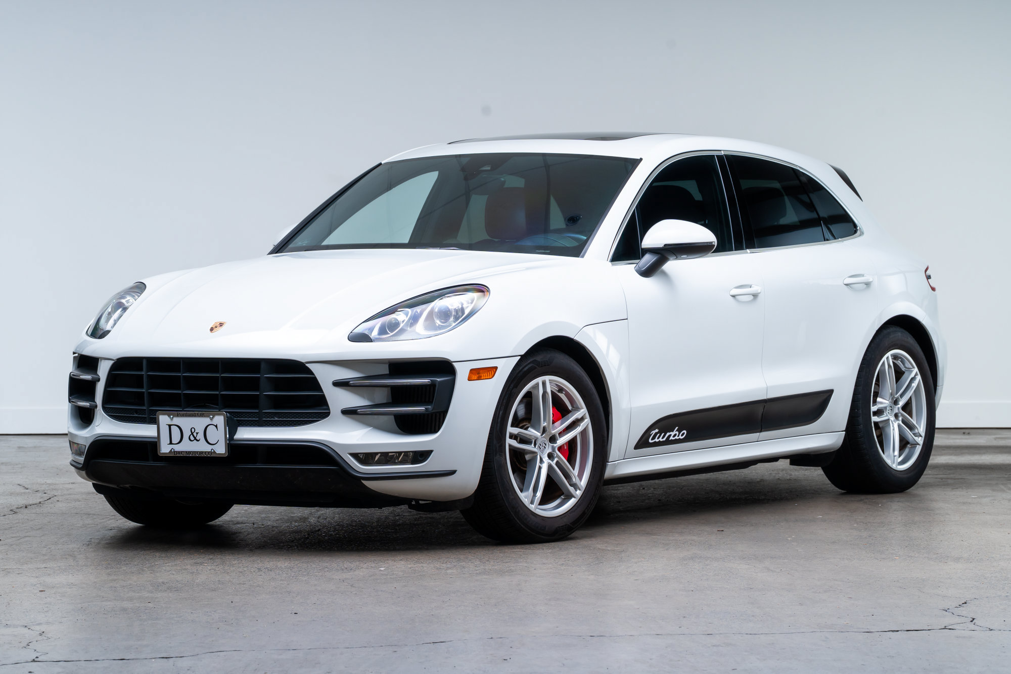 Used 2015 Porsche Macan Turbo AWD/4WD image 4