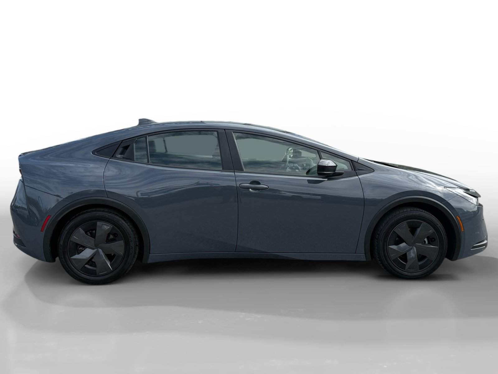 Used 2024 Toyota Prius LE FWD image 6