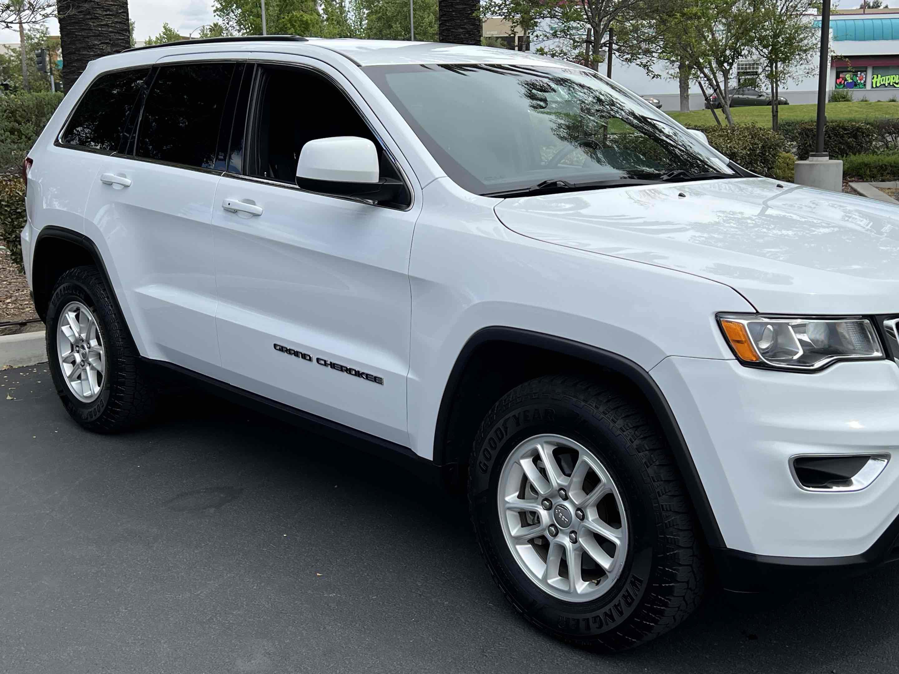 Used 2020 Jeep Grand Cherokee Laredo image 73