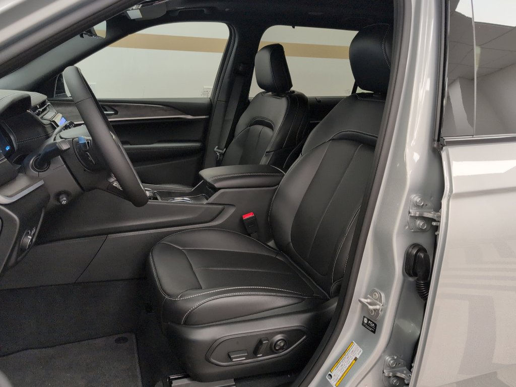 New 2025 Jeep Grand Cherokee L Limited w/ Luxury Tech Group II image 6