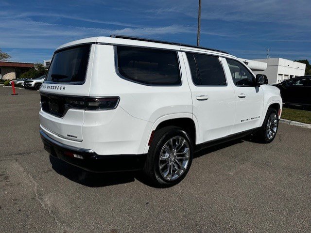 Used 2023 Jeep Grand Wagoneer Series II w/ Premium Group II AWD/4WD image 2