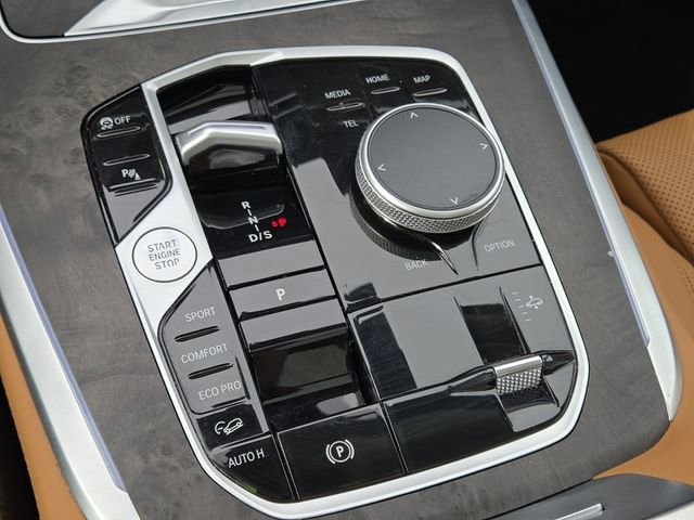 Used 2024 BMW X7 xDrive40i w/ Premium Package image 9