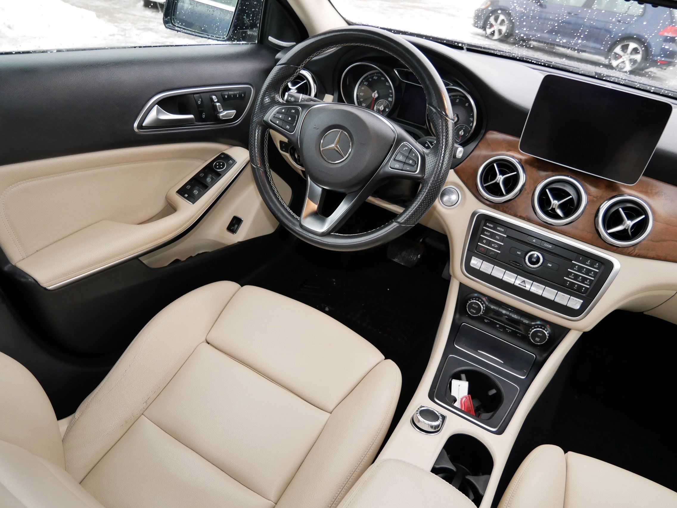 Used 2019 Mercedes-Benz GLA 250 4MATIC image 9